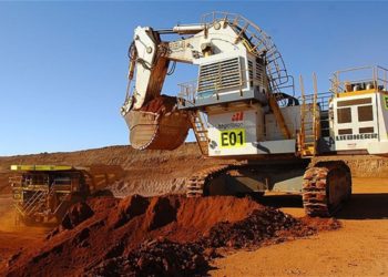 Minera Angloaustraliana registra producción récord de mineral de hierro ante mejoría en productividad