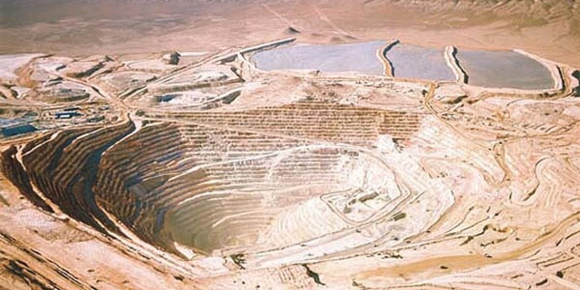Minera chilena se resguarda y pone plazo a beneficios