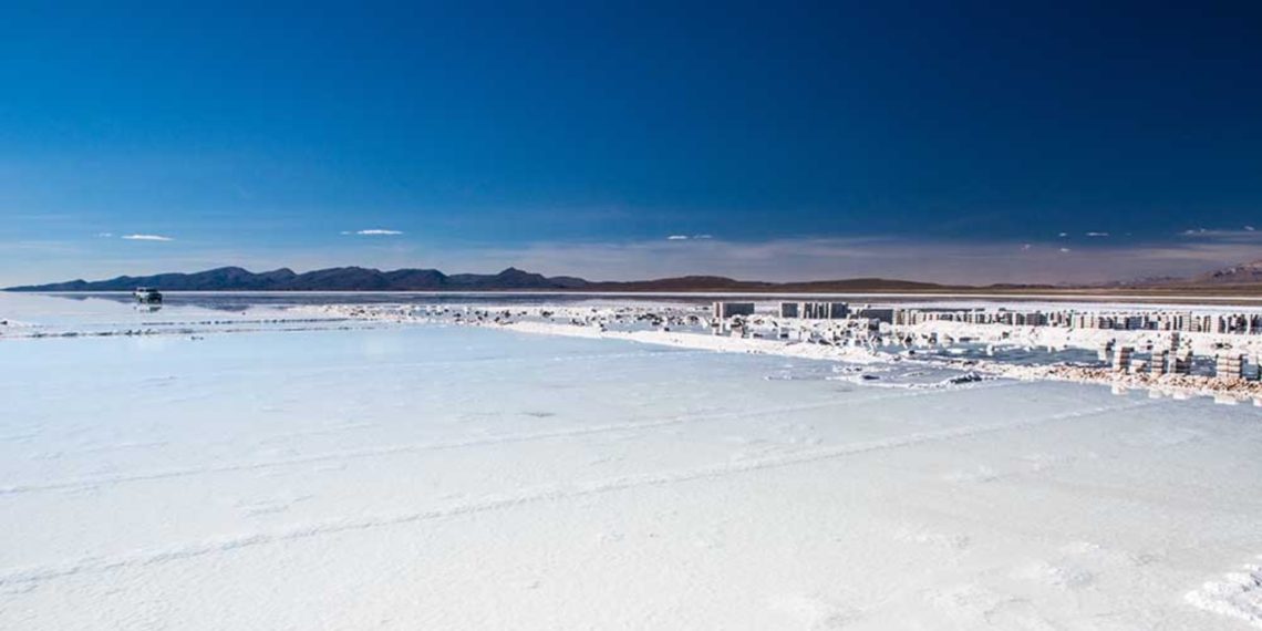 Bolivia comienza explotación masiva de salar de Uyuni