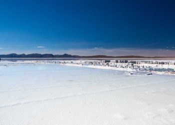Bolivia comienza explotación masiva de salar de Uyuni