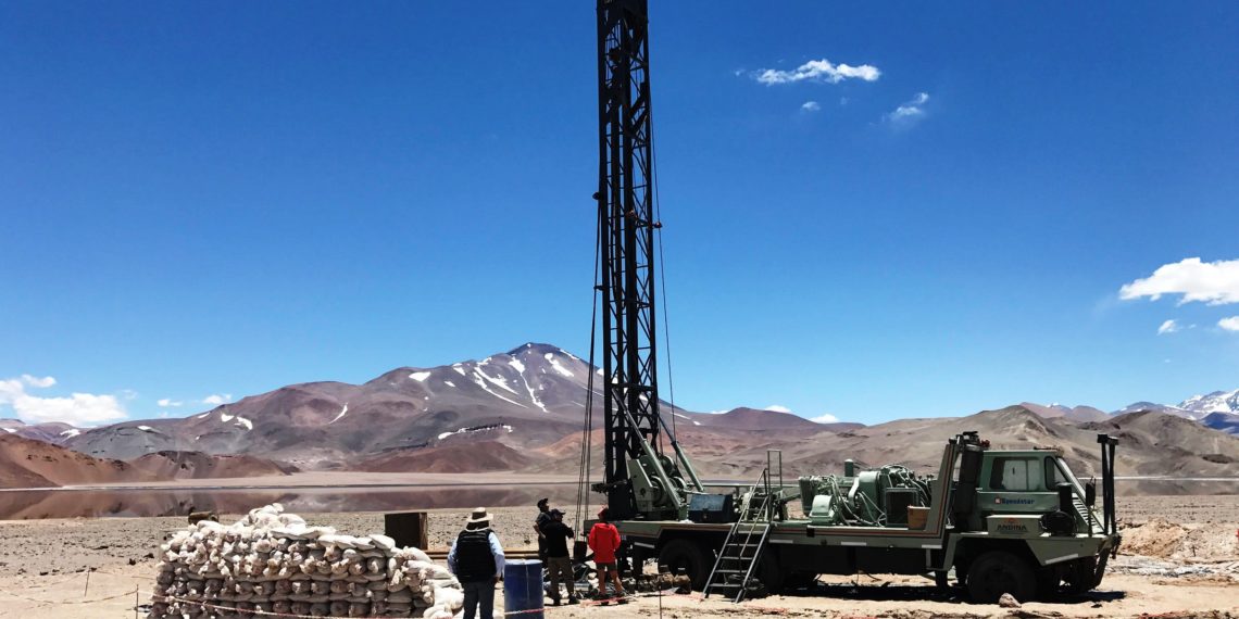 Neo Lithium envía planta piloto a la Argentina y comienza campaña de perforación en la zona de alta ley de Tres Quebradas
