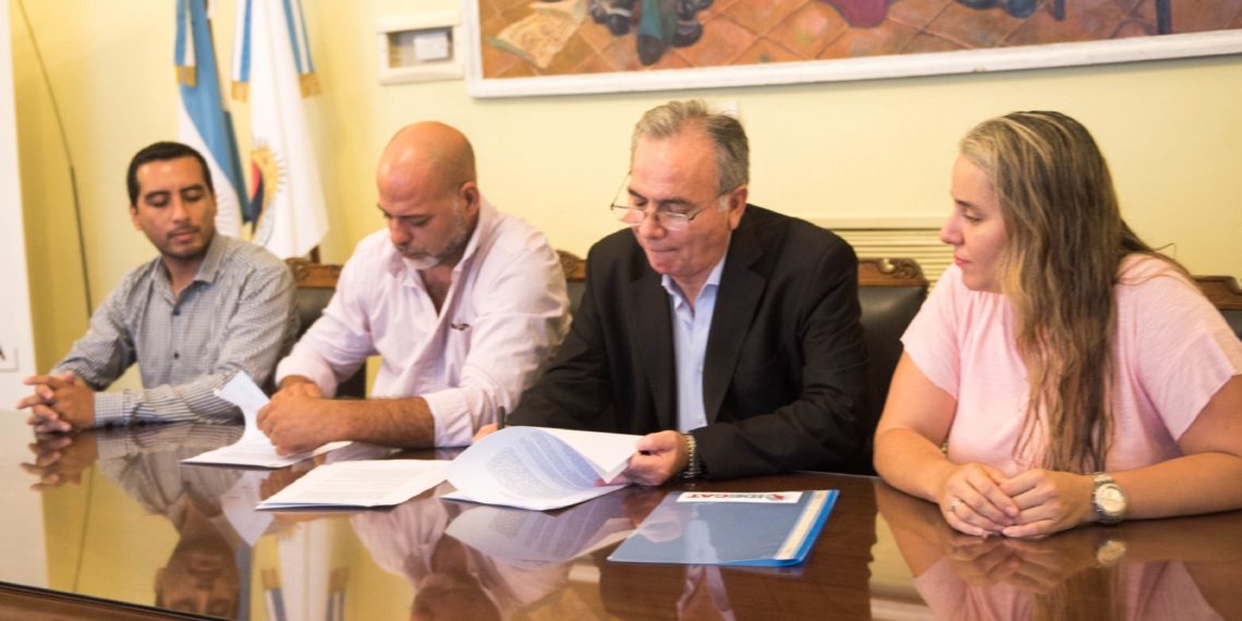 Firman convenio para elaborar datos cartográficos en Catamarca