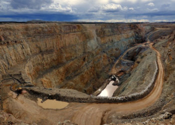 AngloGold comenzó el proceso para la venta de Cerro Vanguardia