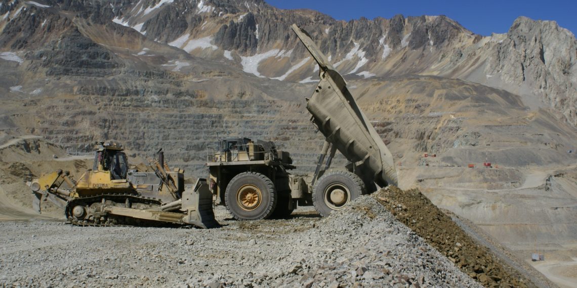 Chile limita derechos de agua para mineros de cobre y litio en el norte