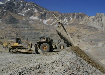 Chile limita derechos de agua para mineros de cobre y litio en el norte
