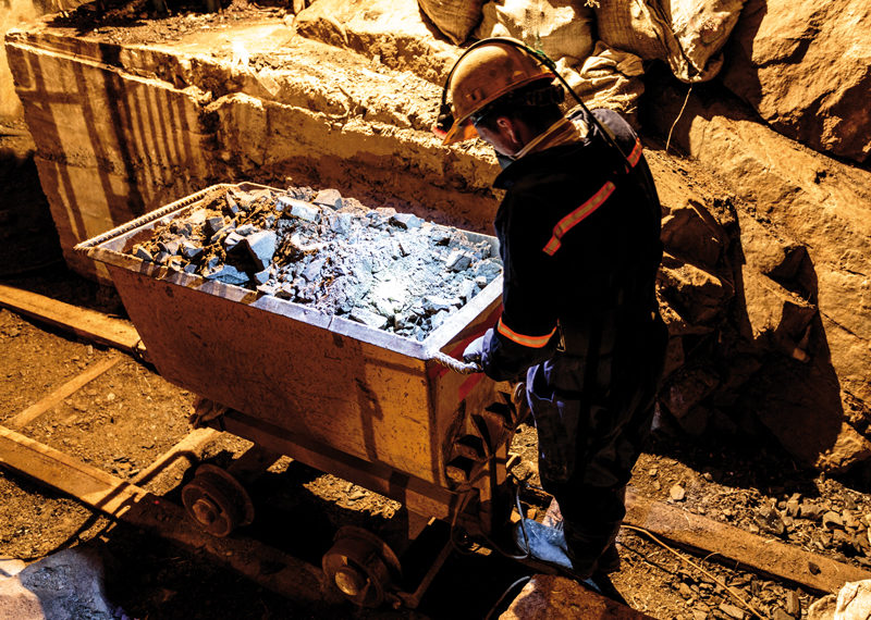 La producción de oro caerá en dos mercados clave