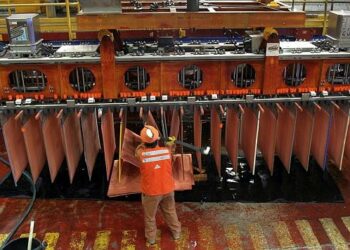 Cobre opera estable por temores a crecimiento global y negociaciones comerciales