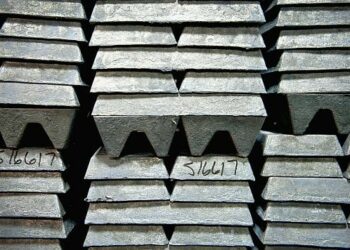 Zinc se desploma tras fuerte entrada del metal en almacenes de Bolsa de Londres