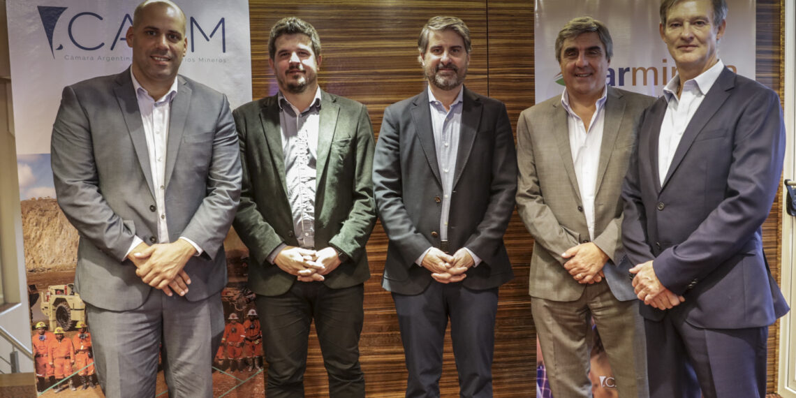 La Cámara Argentina de Empresarios Mineros presentó un informe sobre el desarrollo de la industria minera