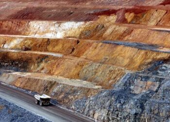 La ganancia de Newmont Goldcorp supera la mayor producción a medida que caen los precios