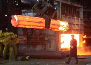 Hierro repunta ante cierre de represas y colapso de exportación