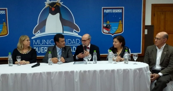Santa Cruz firma acuerdos con Canadá para promover la inserción laboral de los jóvenes