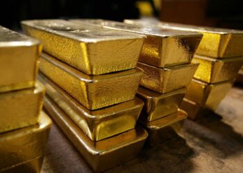 Producción de oro cae entre las principales mineras