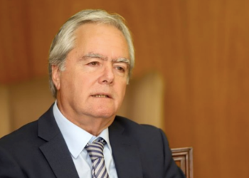 Pinedo presentó un proyecto para hacer minería en el espacio