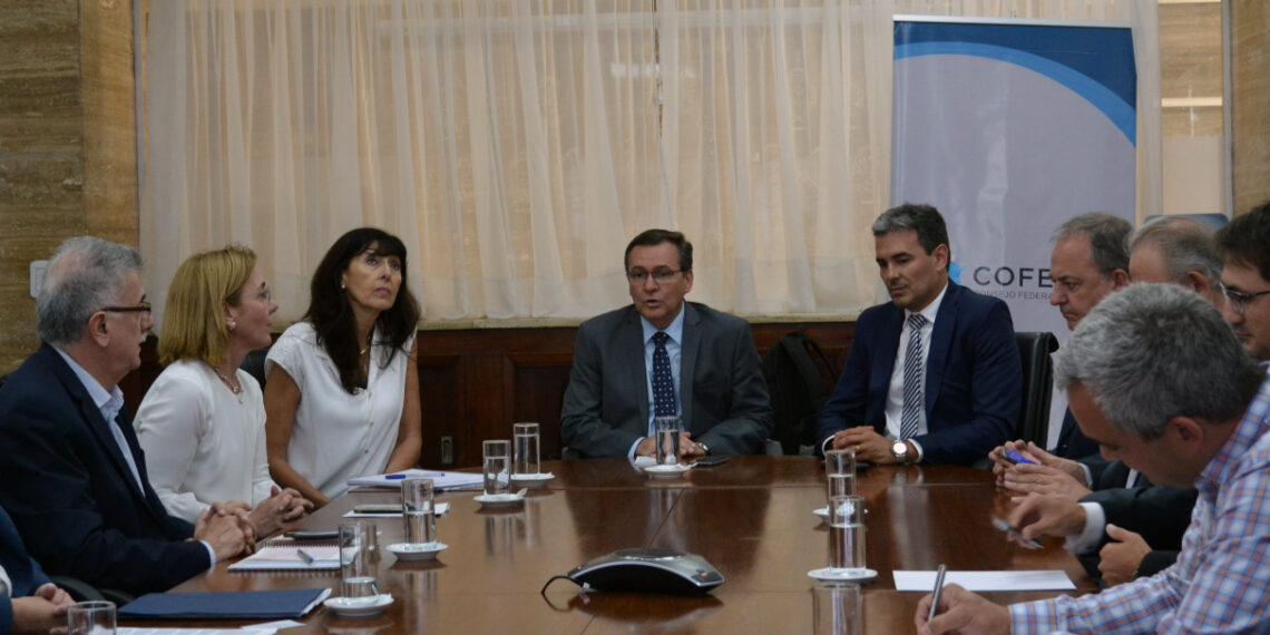 Hensel recibió autoridades mineras de las provincias