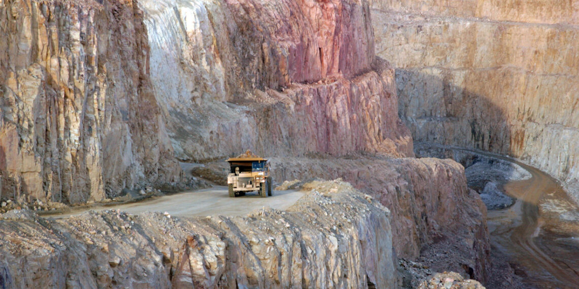 Afirman que por el potencial de la Meseta Central, Chubut puede tener al menos un siglo de actividad minera