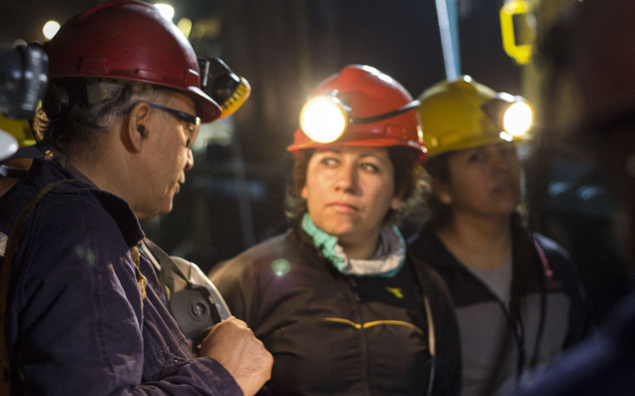 Mujeres santacruceñas se prepararán como operadoras mineras en un proyecto de AOMA