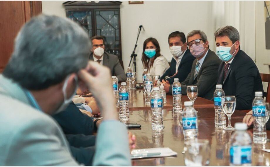Con el foco en el ASJ, Uñac se reunió con su gabinete