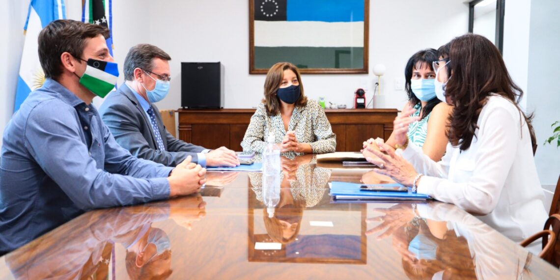 Hensel y Arabela Carreras acordaron trabajar una agenda conjunta para el desarrollo de una minería sustentable en Río Negro