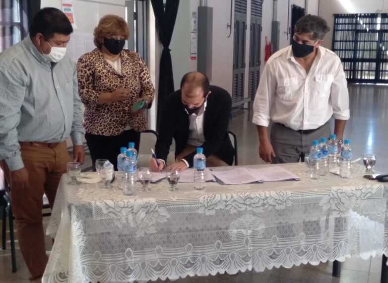 San Juan: Firman convenios de formación profesional en Jáchal