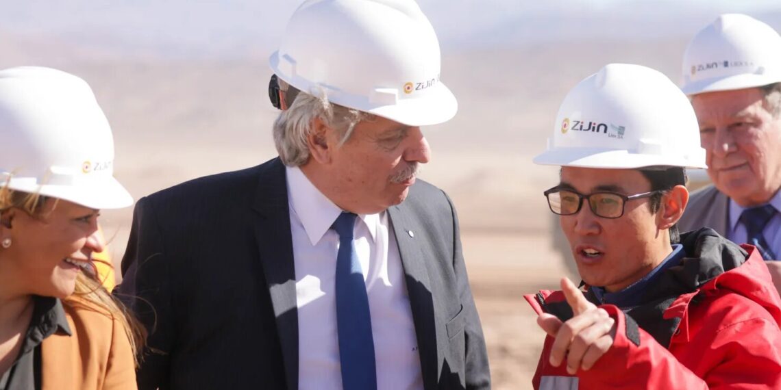 Alberto Fernández visitó el proyecto minero de litio Tres Quebradas