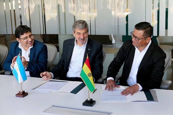 Y-TEC y Bolivia firman un convenio para producir celdas y baterías de litio en el país