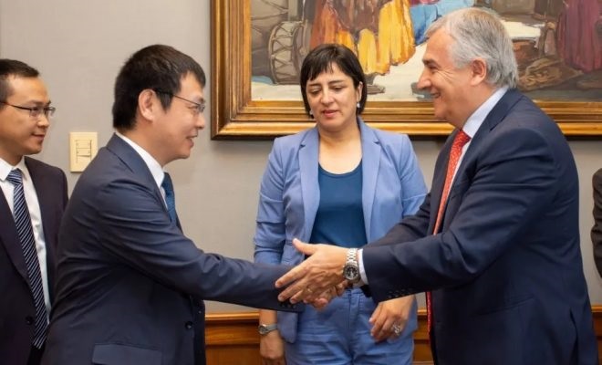 Morales se reunió con ejecutivos de BYD para avanzar en acuerdos de inversión en litio en Jujuy