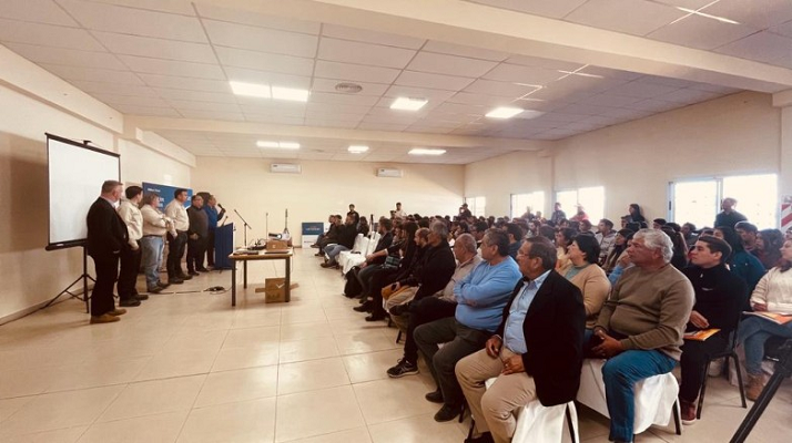Los Azules presenta a los vecinos de Calingasta su Informe de Impacto Ambiental