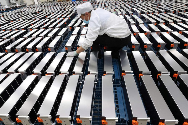 La Unión Europea podría pasar a depender totalmente de China para abastecerse de baterías de litio