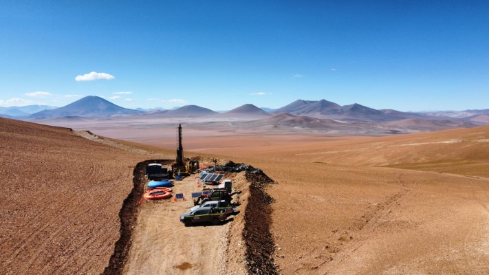Comenzó el programa de perforación diamantina en el proyecto Piuquenes de San Juan