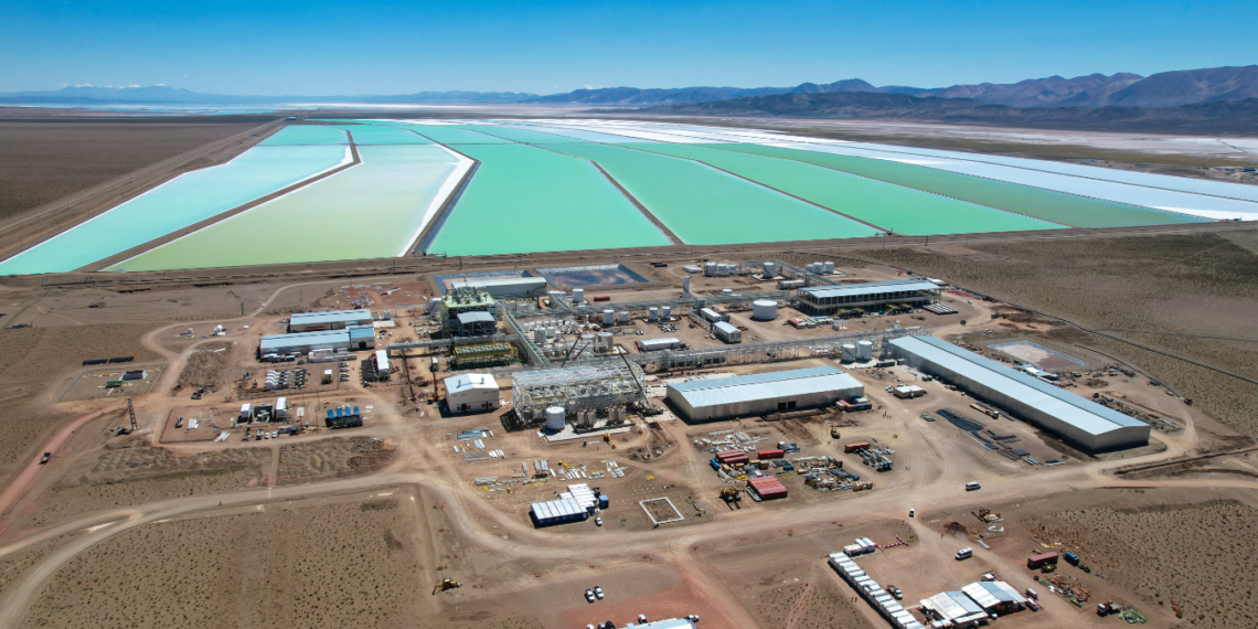Mineras recalibran sus proyectos de litio en el país ante el derrumbe de precios