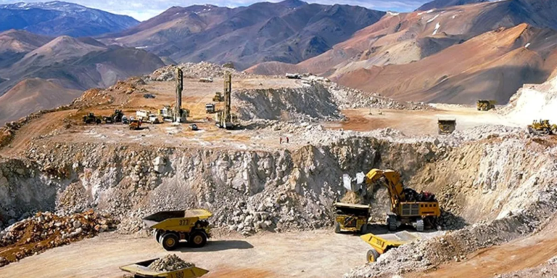 Analizan dos proyectos mineros que podrían llevar más de US$ 400 millones a Ecuador