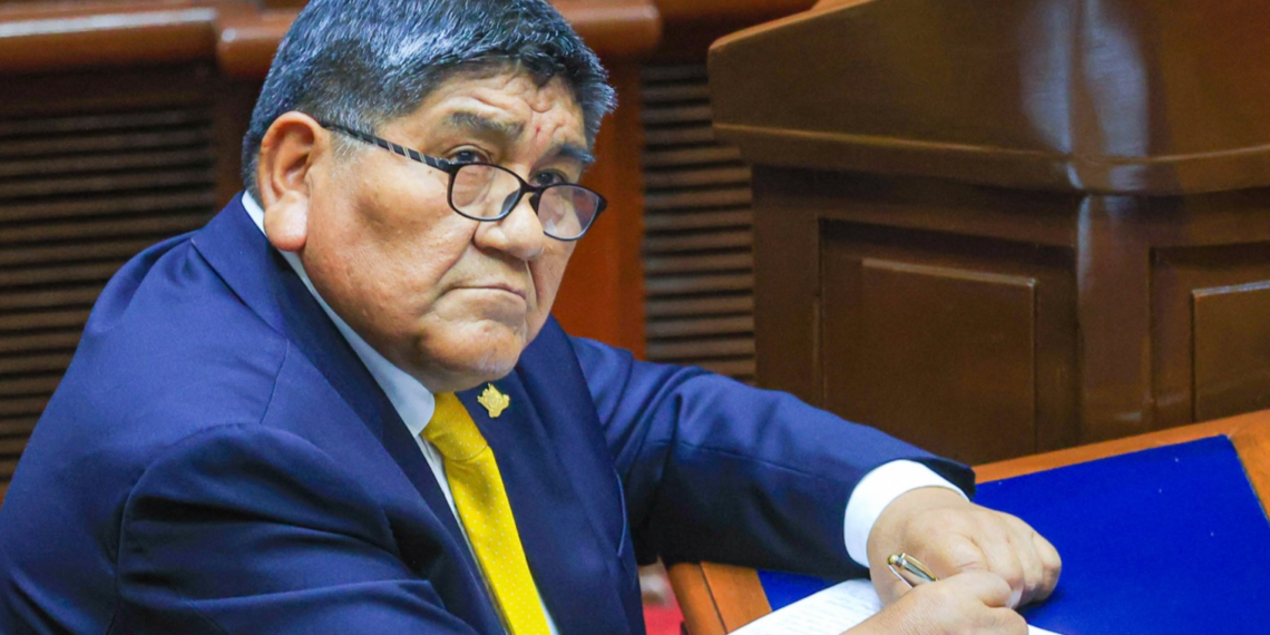 El Congreso de Perú censuró al ministro de Energía por la ley sobre minería informal