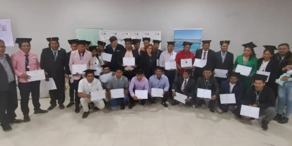Récord de graduados en el programa educativo de Arcadium Lithium