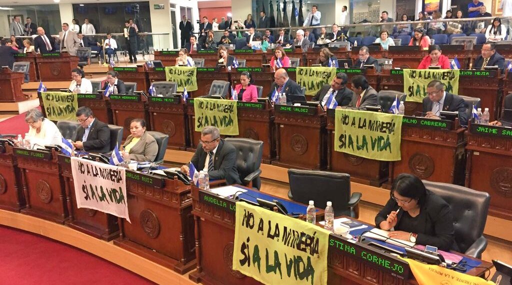 Ley minera habilita la actividad en El Salvador y abre frente de confrontación