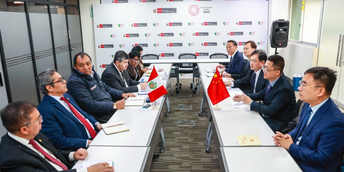 Perú y China fortalecen cooperación técnica en minería y geología