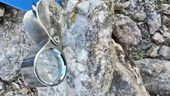 Río Negro avanza en la exploración del litio en roca como alternativa a los salares