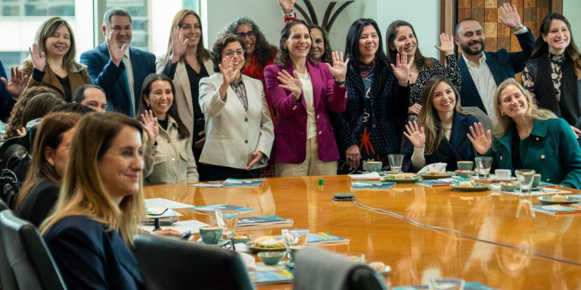 La participación femenina en la minería chilena alcanza 23,1% en 2025, liderando el ranking mundial