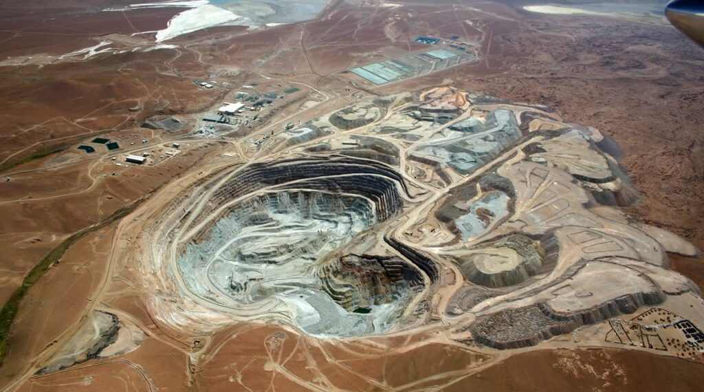Revocan la autorización ambiental para la ampliación de la mina de cobre Collahuasi en Chile
