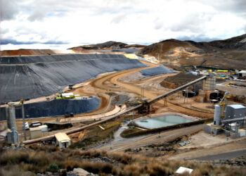 Minería en Perú genera 276.000 empleos directos y una millonaria cartera