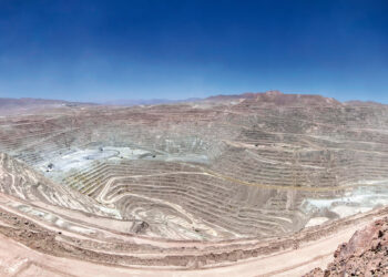 Producción de cobre en Chile cae 13,8% en abril y arrastra la actividad económica