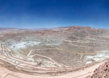 BHP vende sus líneas de transmisión en Chile y redefine la estrategia minera en la región