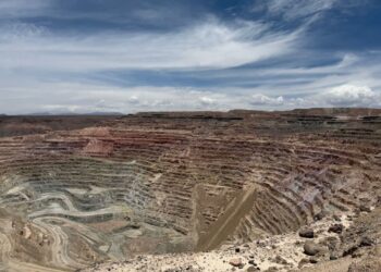 Minería chilena de yodo operará con energía 100% renovable tras acuerdo