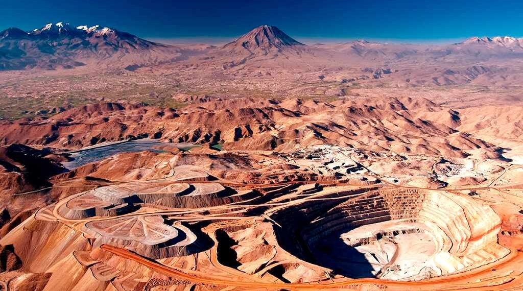 La producción de cobre refinado en China cae por segundo mes consecutivo